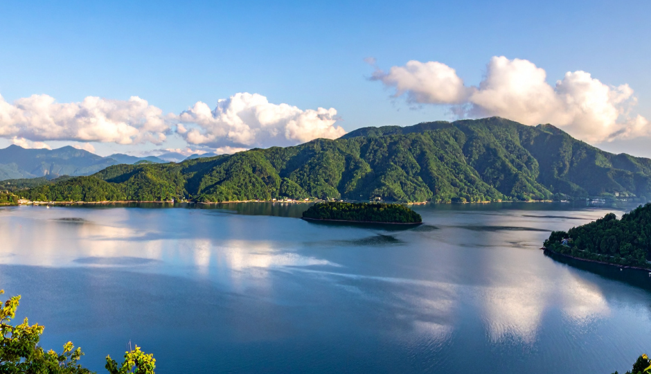Scenic View of Lake Kawaguchi, Japan