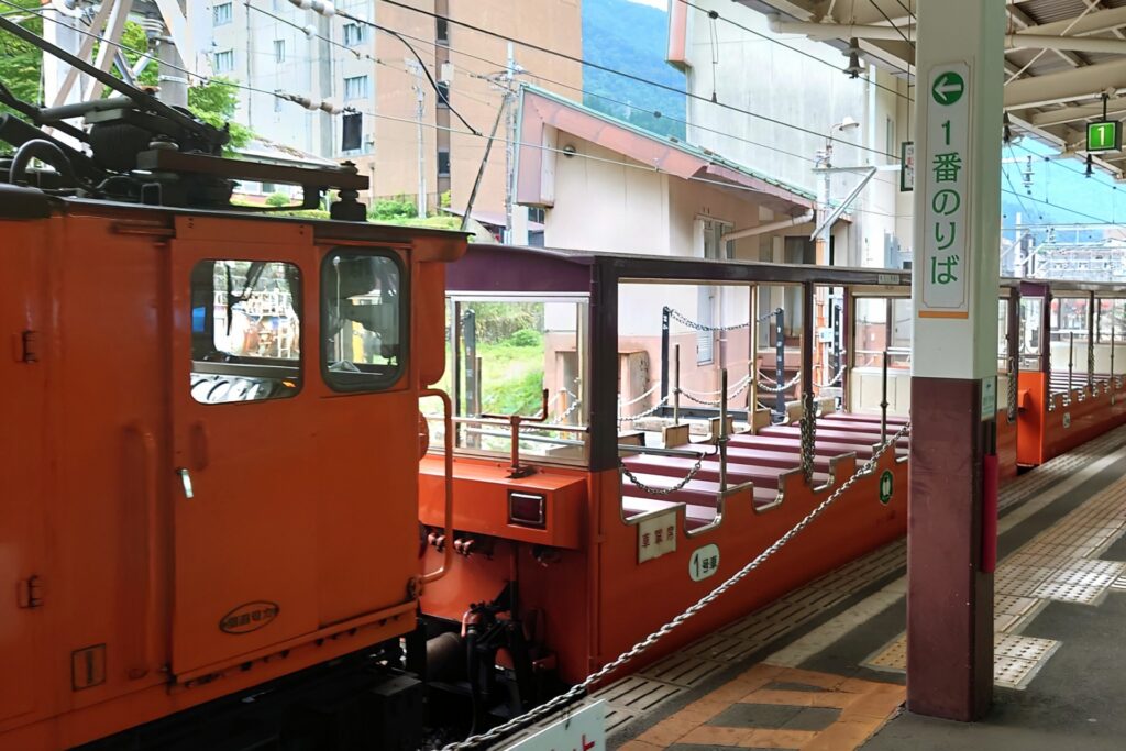 Kurobe Gorge Railway: Ride Through Japan’s Most Dramatic Autumn Landscape