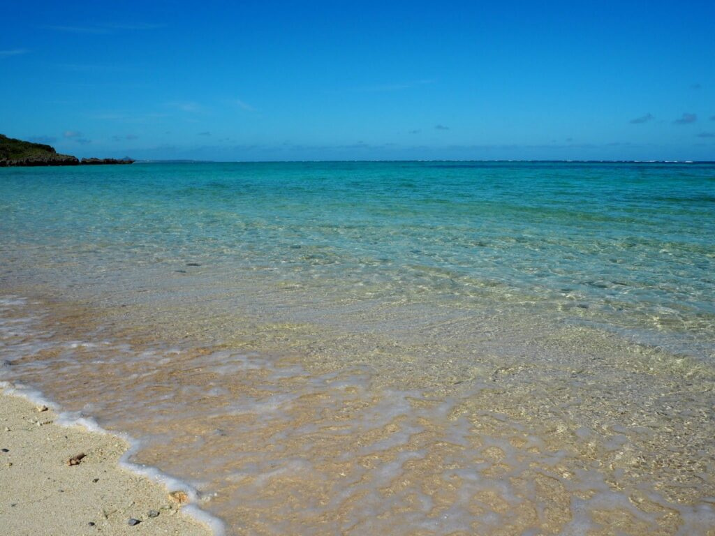 Exploring Okinawa’s Stunning Coastline: Cliffs, Bridges, and Hidden Beaches Exploring Okinawa’s Stunning Coastline: Cliffs, Bridges, and Hidden Beaches