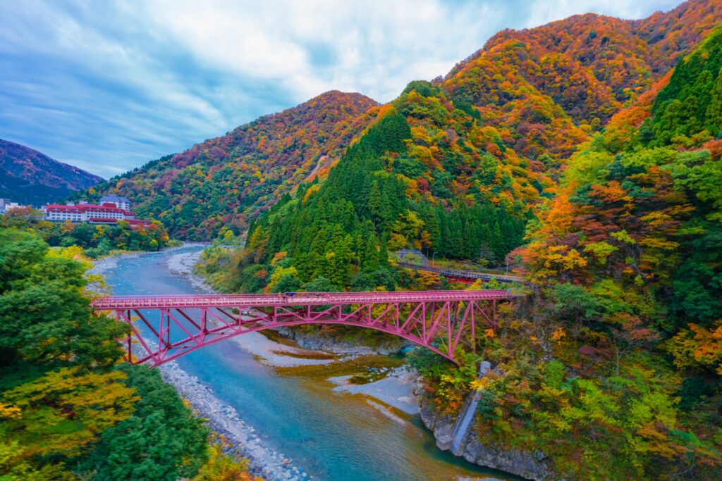 Kurobe Gorge Railway: Ride Through Japan’s Most Dramatic Autumn Landscape