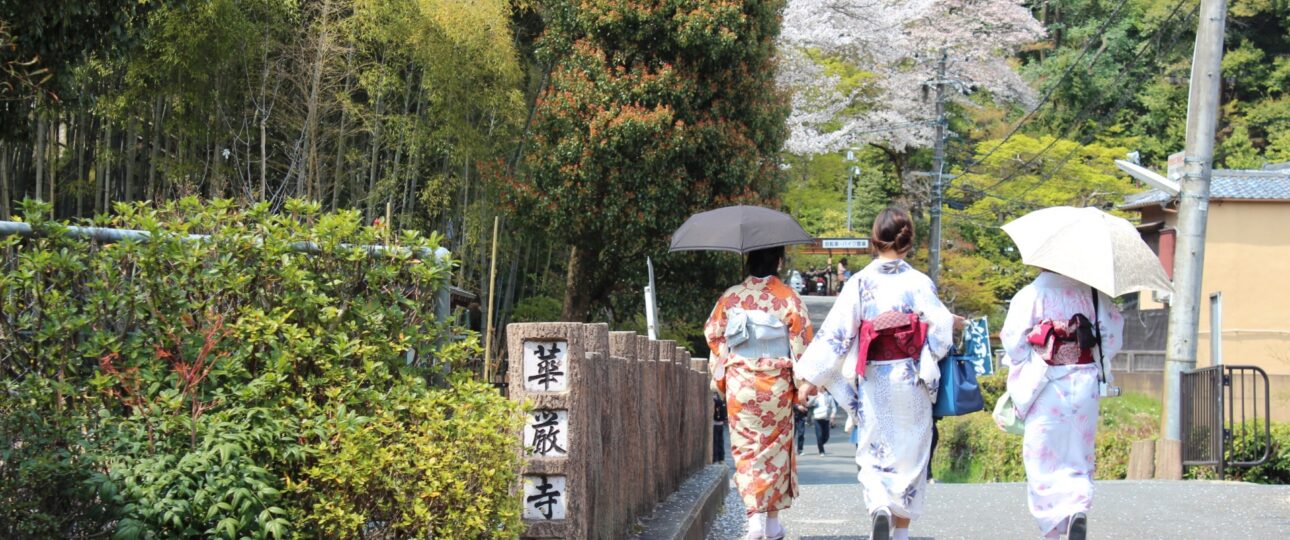 Best Yukata & Kimono for Japan Summer Festivals 2026: What to Wear for Hanabi and Matsuri Best Yukata & Kimono for Japan Summer Festivals 2026: What to Wear for Hanabi and Matsuri